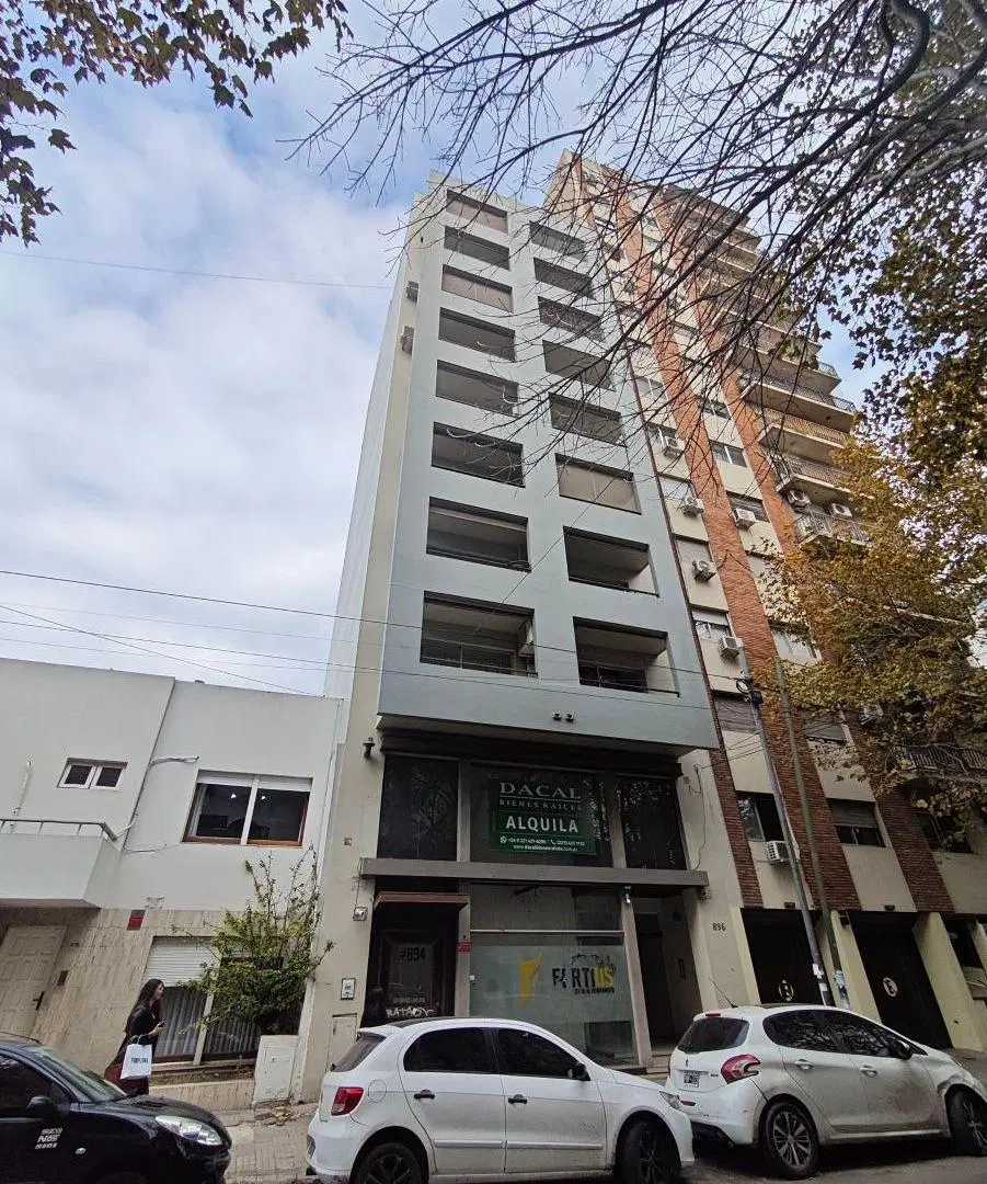 Departamento con 85 m² construidos, 2 dormitorios en alquiler en La Plata 3