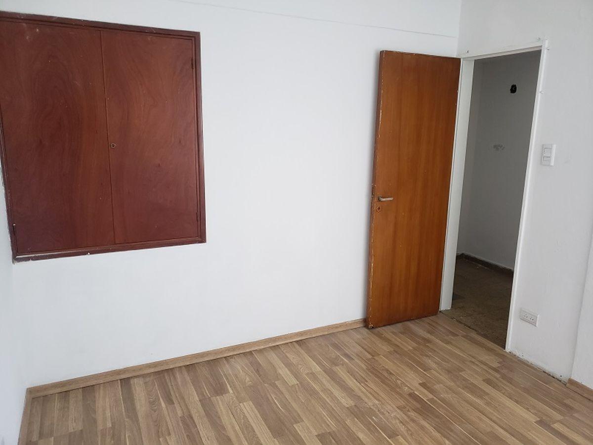 Foto de Departamento de 50 m² con 1 dormitorio en alquiler en La Plata, imagen 3