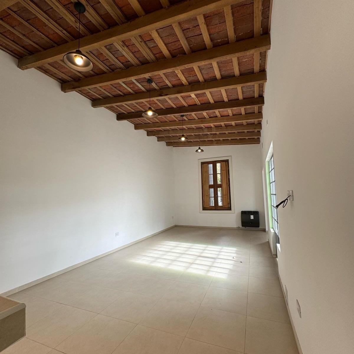 Casa a Estrenar y Reciclada en Lobos 3
