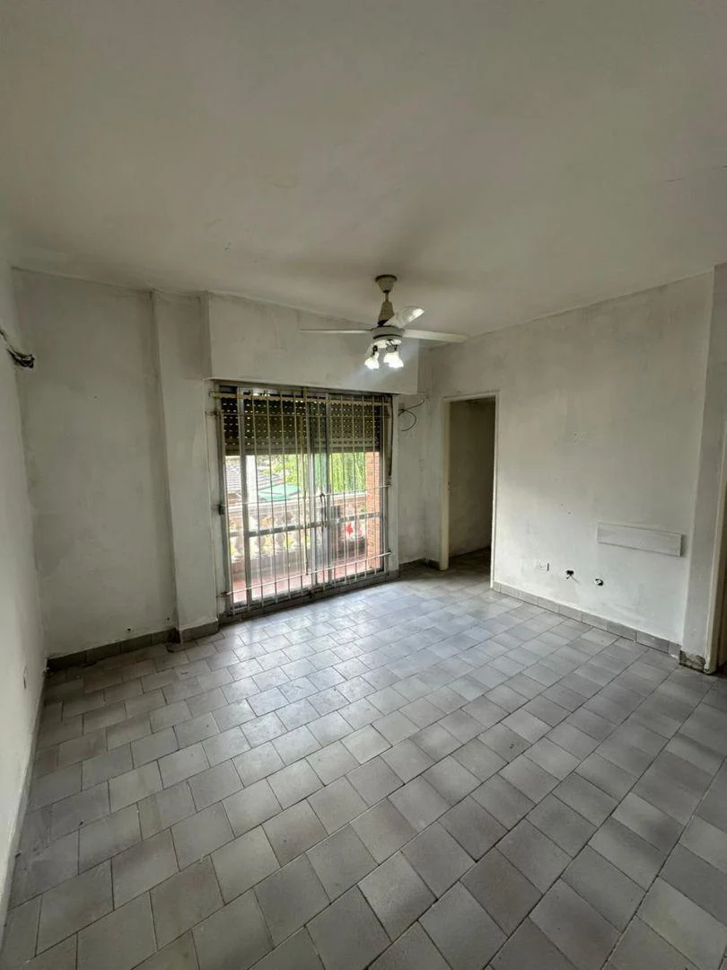 OPORTUNIDAD INVERSOR PRIMER PISO ESCALERA