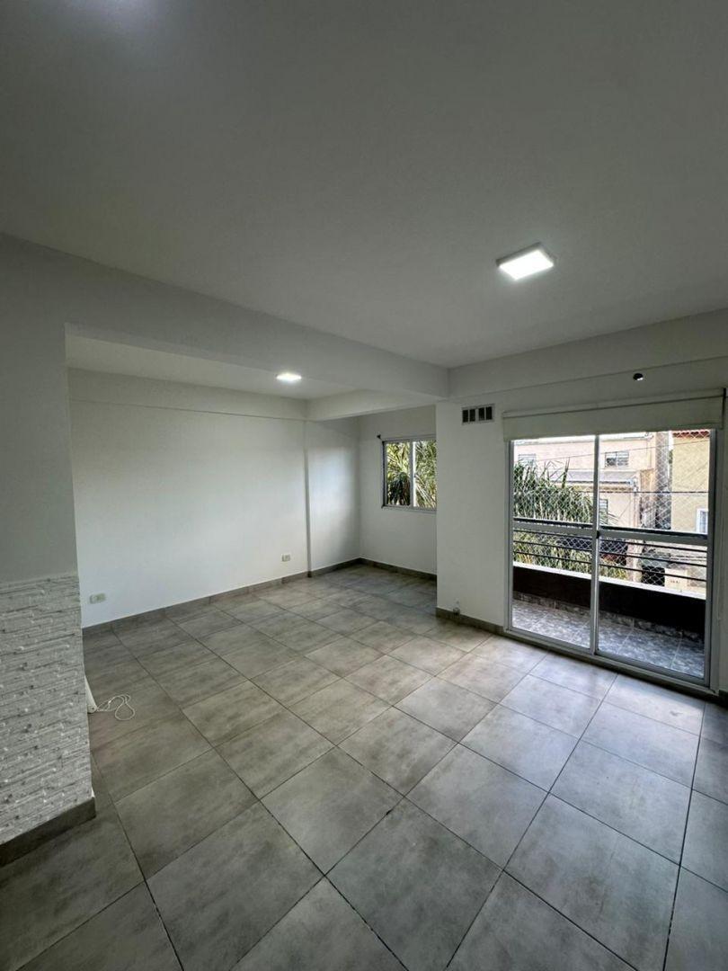 Foto de DEPARTAMENTO SEGUNDO POR ESCALERA TERRAZA PROPIA Y COCHERA, imagen 5