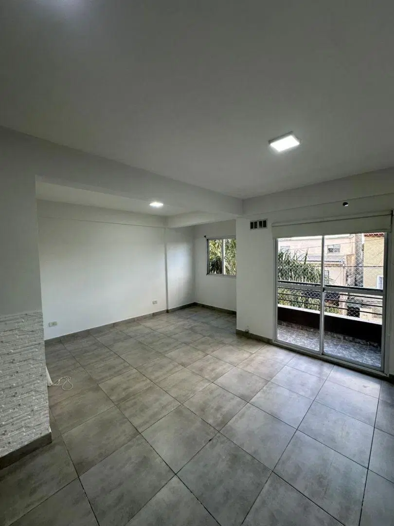 DEPARTAMENTO SEGUNDO POR ESCALERA TERRAZA PROPIA Y COCHERA 5