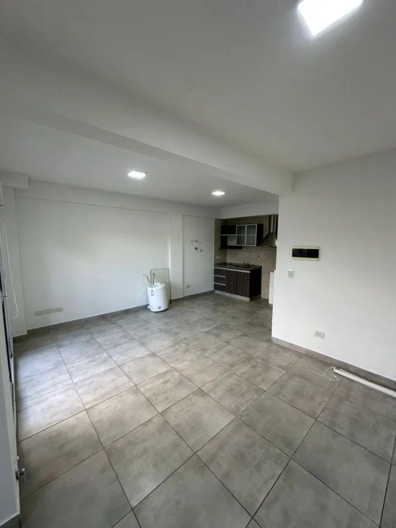 DEPARTAMENTO SEGUNDO POR ESCALERA TERRAZA PROPIA Y COCHERA 1