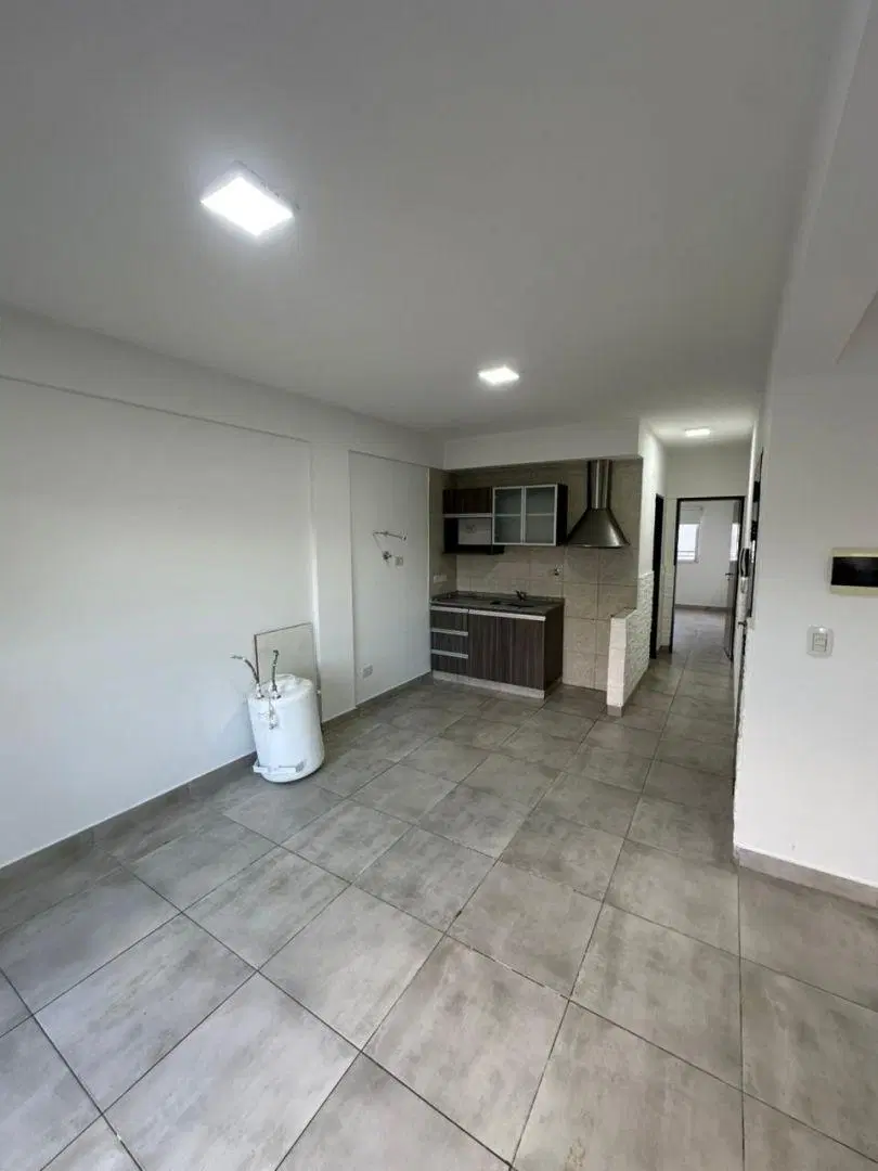 DEPARTAMENTO SEGUNDO POR ESCALERA TERRAZA PROPIA Y COCHERA 4
