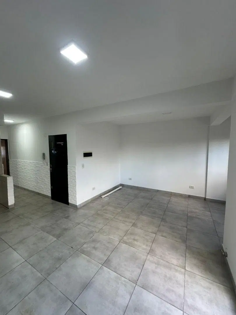 DEPARTAMENTO SEGUNDO POR ESCALERA TERRAZA PROPIA Y COCHERA 2