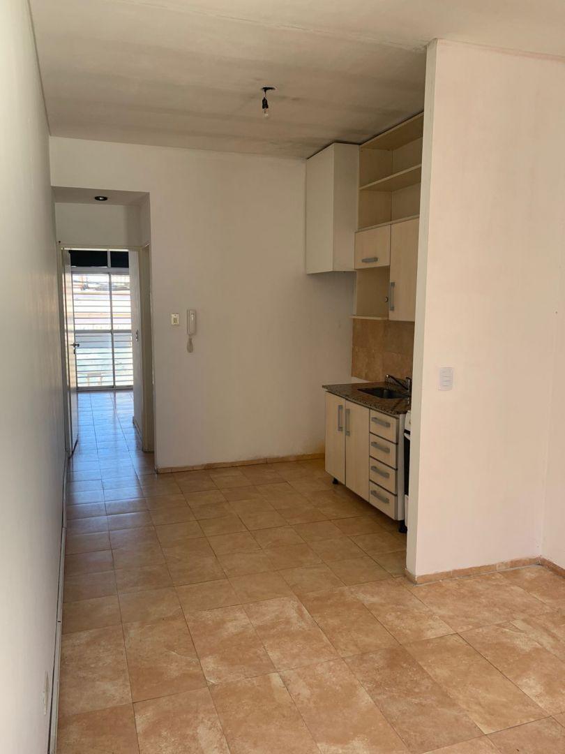 Foto de RAMOS MEJIA 2 AMBIENTES CON BALCON PRIMER PISO ESCALERA, imagen 3