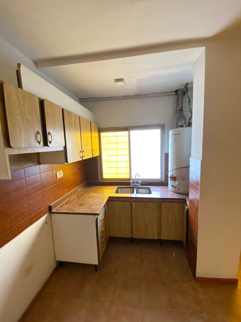 Foto de AMPLIO 3 AMBIENTES SIN EXPENSAS EXCELENTE UBICACION, imagen 2