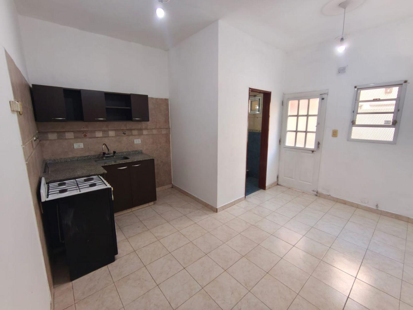 Foto de DEPARTAMENTO 2 AMBIENTES TIPO CASA BAJAS EXPENSAS, imagen 1