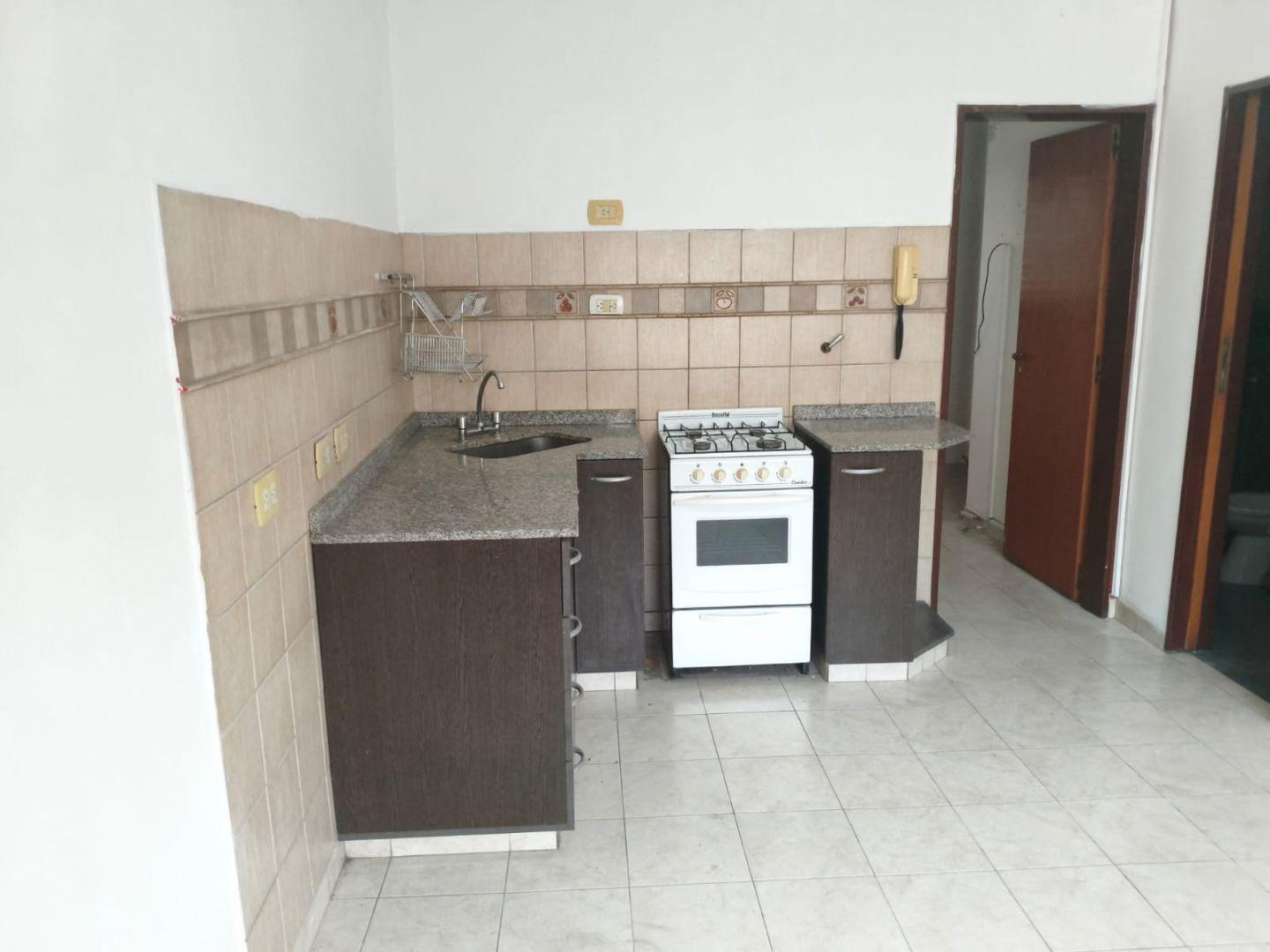 Foto de DEPARTAMENTO 2 AMBIENTES TIPO CASA BAJAS EXPENSAS, imagen 2
