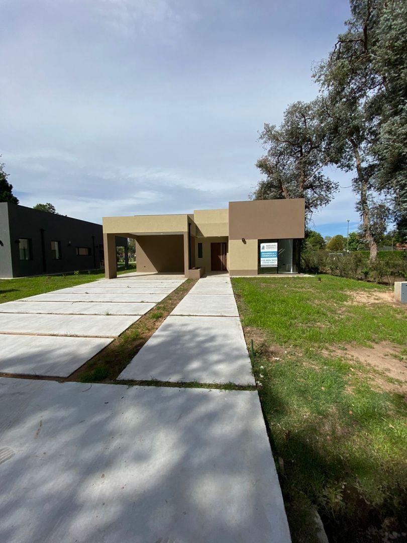 Foto de CASA A ESTRENAR 210 M2 EXCELENTE DETALLES DE TERMINACION PILETA, RIEGO, imagen 2