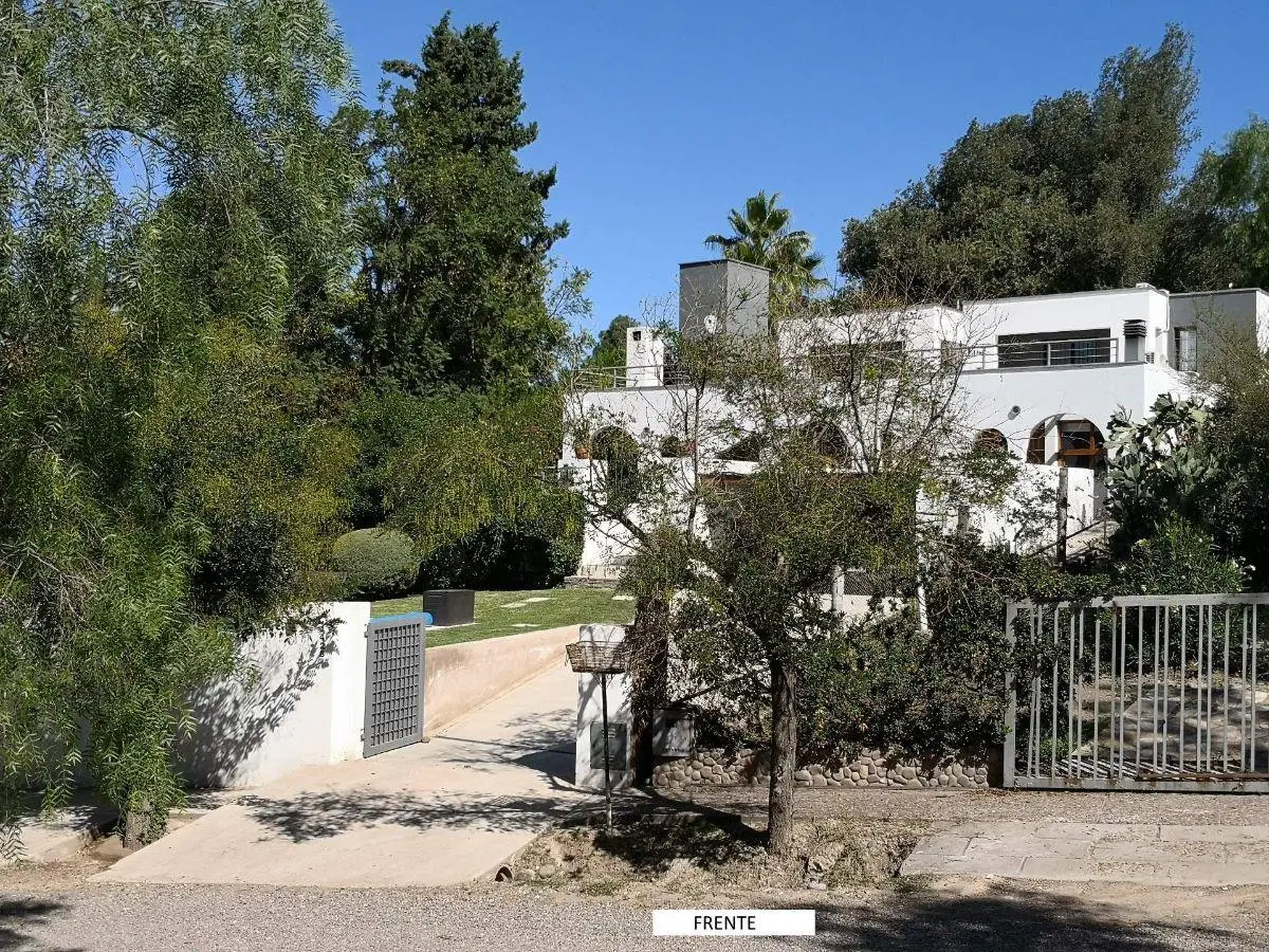 Magnifica Propiedad en Venta en Chacras de Coria 3