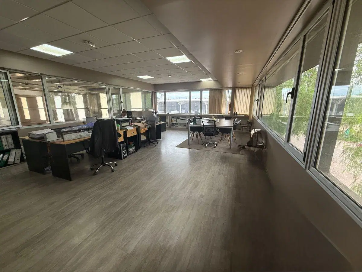Inmaculado Galpón con Oficinas en Alquiler 3