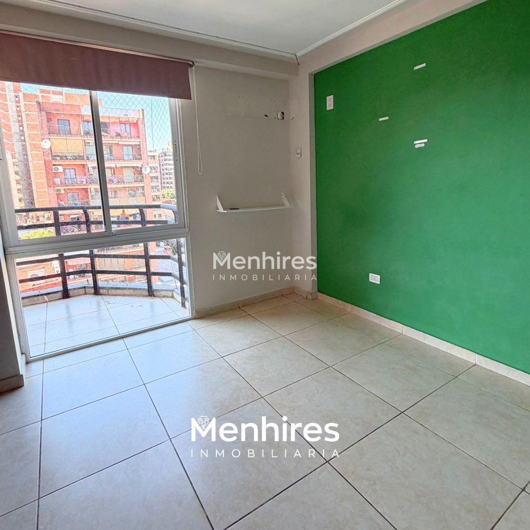 Foto de 3 dormitorios, escritorio y piscina | Amplio departamento en Barrio, imagen 3