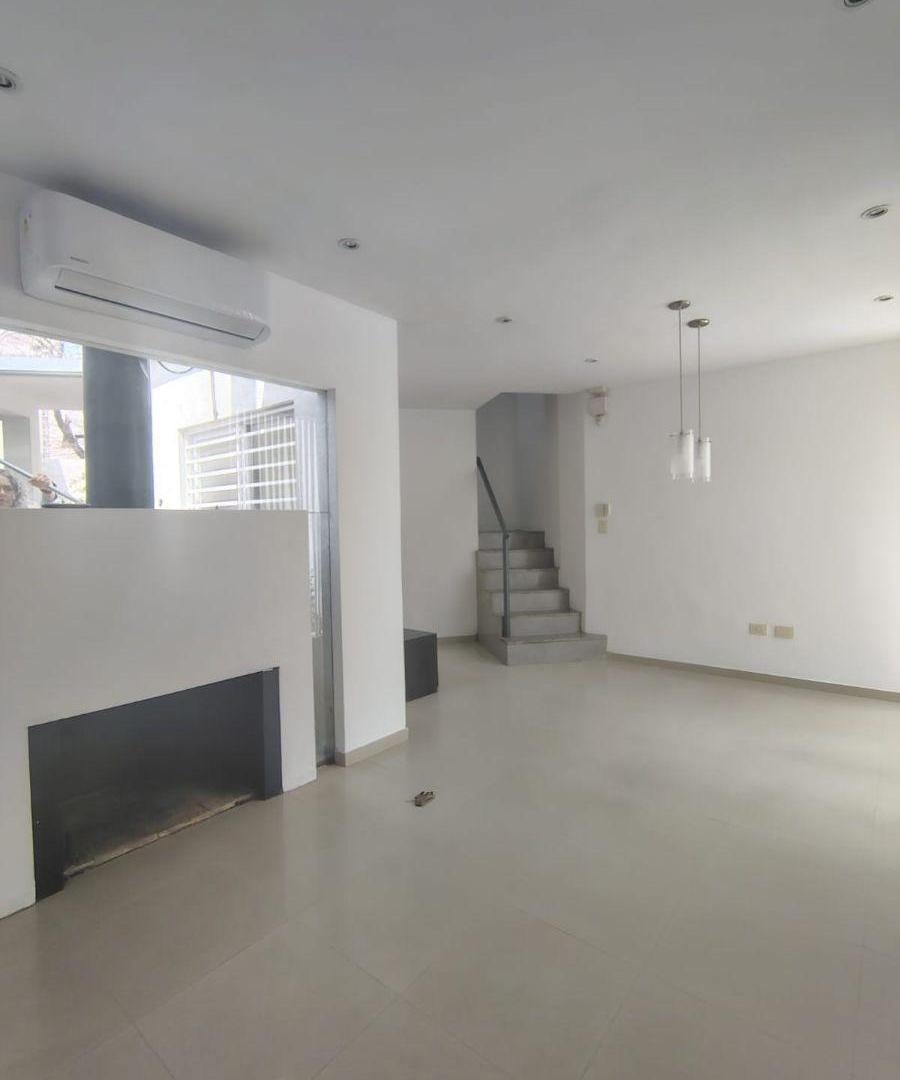 Foto de Casa en Alquiler en Calle 54 n° 1482 e/ 24 y 25, imagen 4
