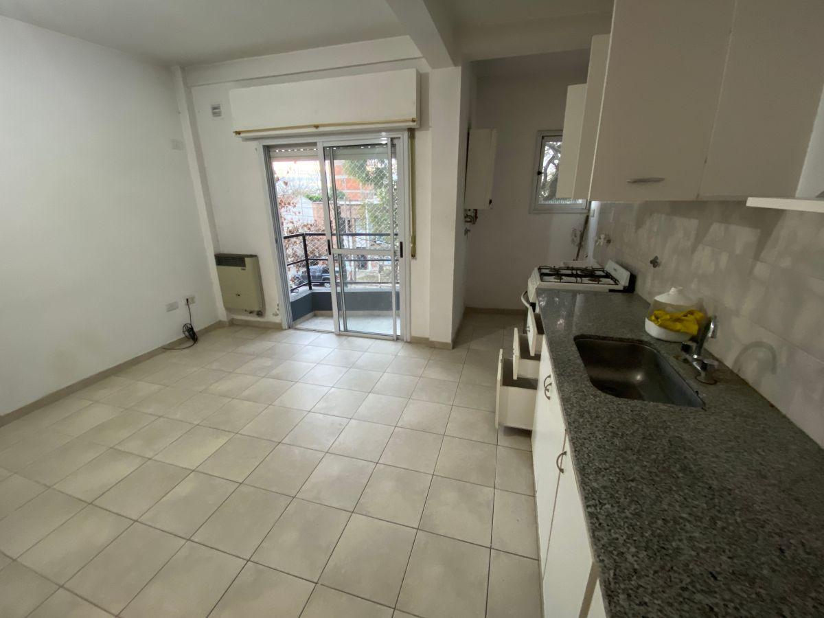 Foto de Departamento en Alquiler en Av. 13 num 1823 e / 69 y 70, La Plata, imagen 3