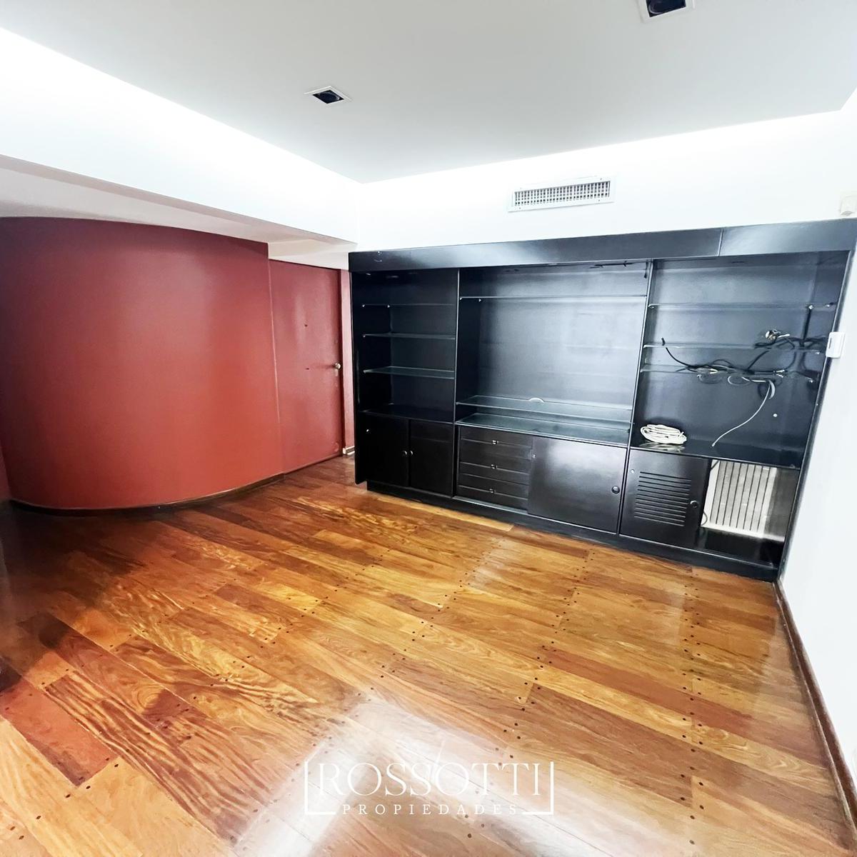 Exc. Piso de 4 Ambientes C/ Balcón Terraza - Gran Patio C/ Quincho - 4 Cocheras - Baulera 2