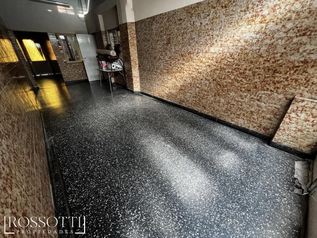 Casa en Lote de 8,66 X 29 m. - Garaje - Patio - Terraza - Galpón Al Fondo - 354 m². 2