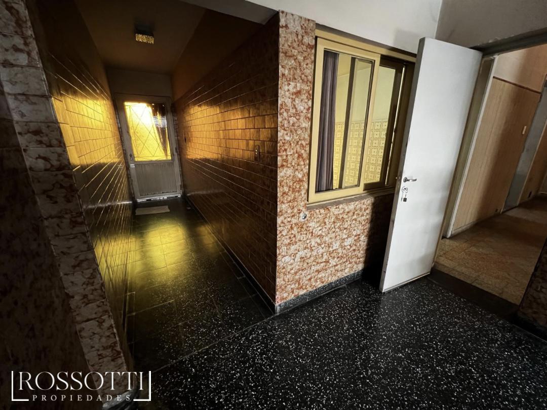Casa en Lote de 8,66 X 29 m. - Garaje - Patio - Terraza - Galpón Al Fondo - 354 m². 4