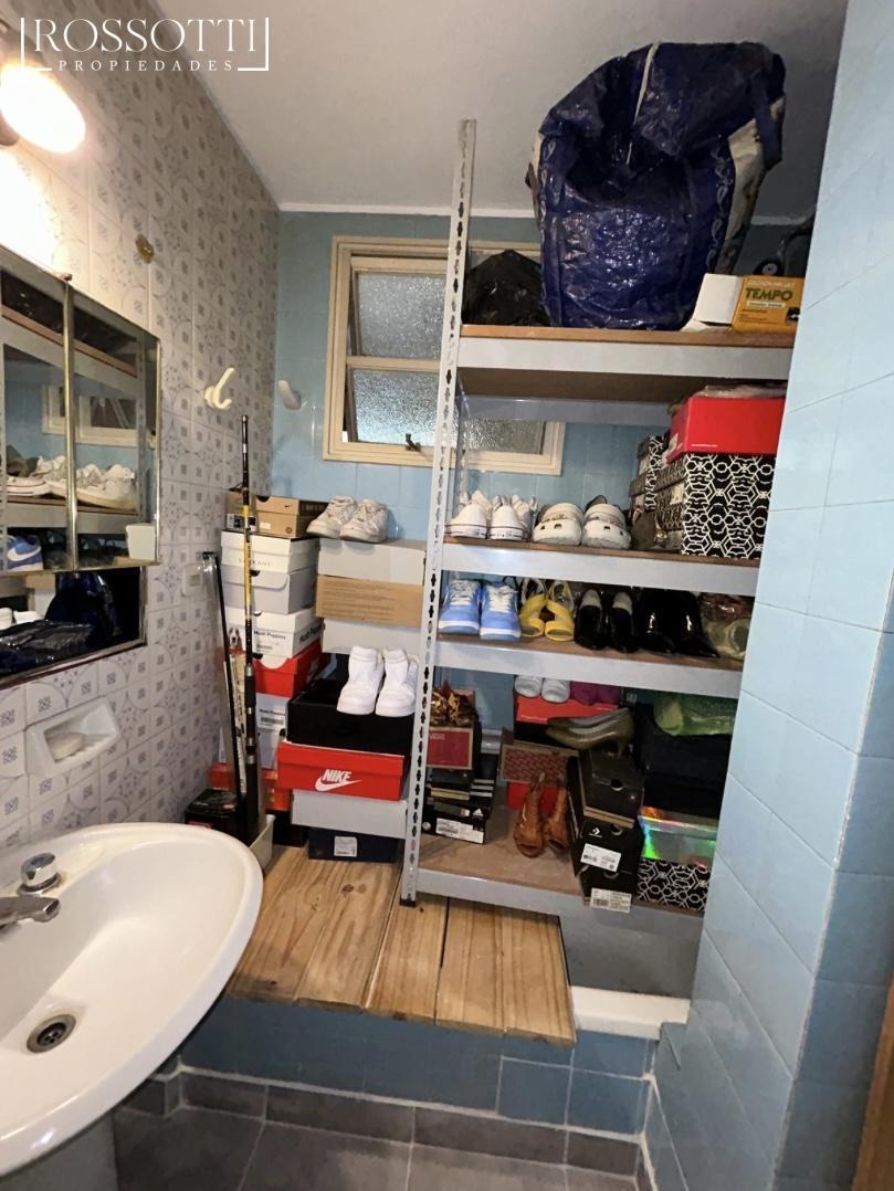 Muy Buen Departamento de 4 Ambientes Al Frente con Balcon y Cochera 3