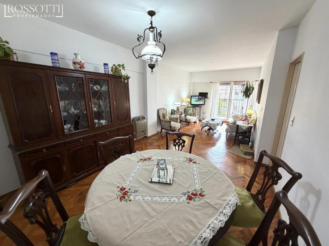Foto de Muy buen departamento de 4 ambientes con balcon y dependencia de, imagen 5