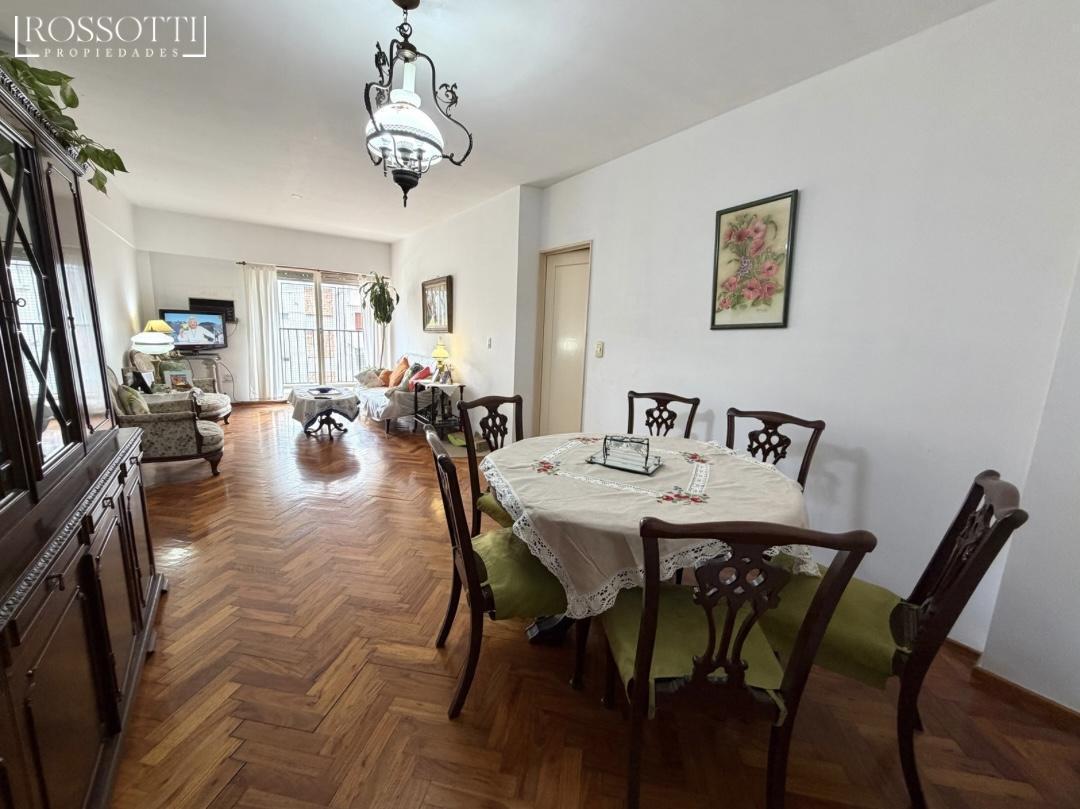 Foto de Muy buen departamento de 4 ambientes con balcon y dependencia de, imagen 4