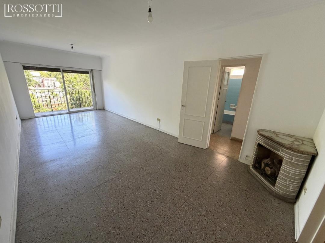 Muy buen departamento de 3 ambientes con balcón