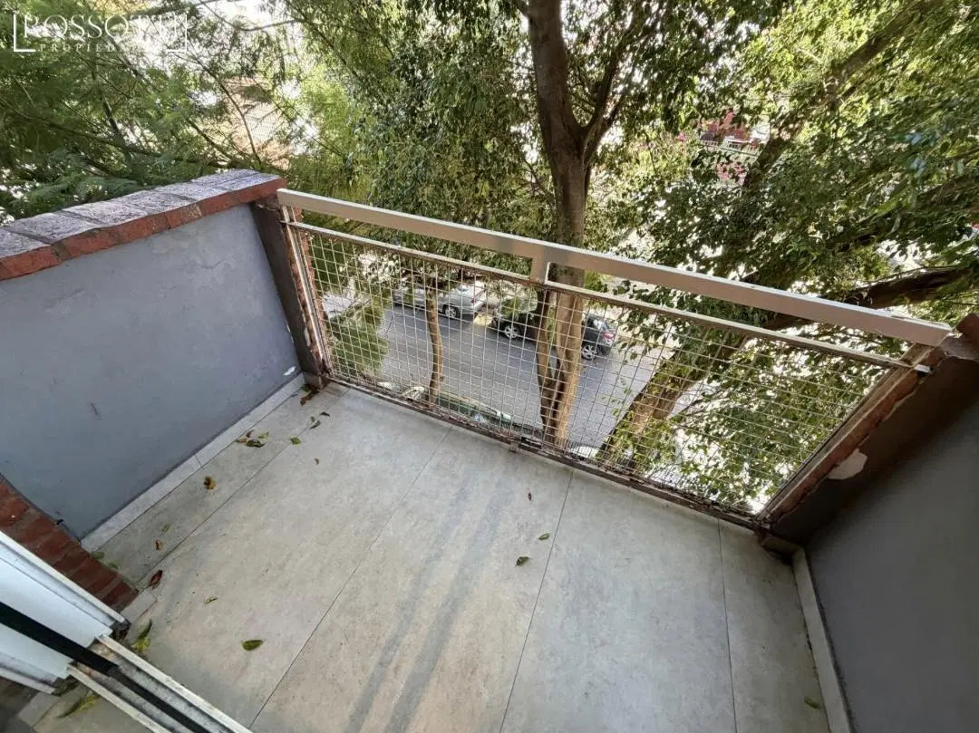 Muy buen departamento de 2 ambientes al frente con balcon y baulera 3