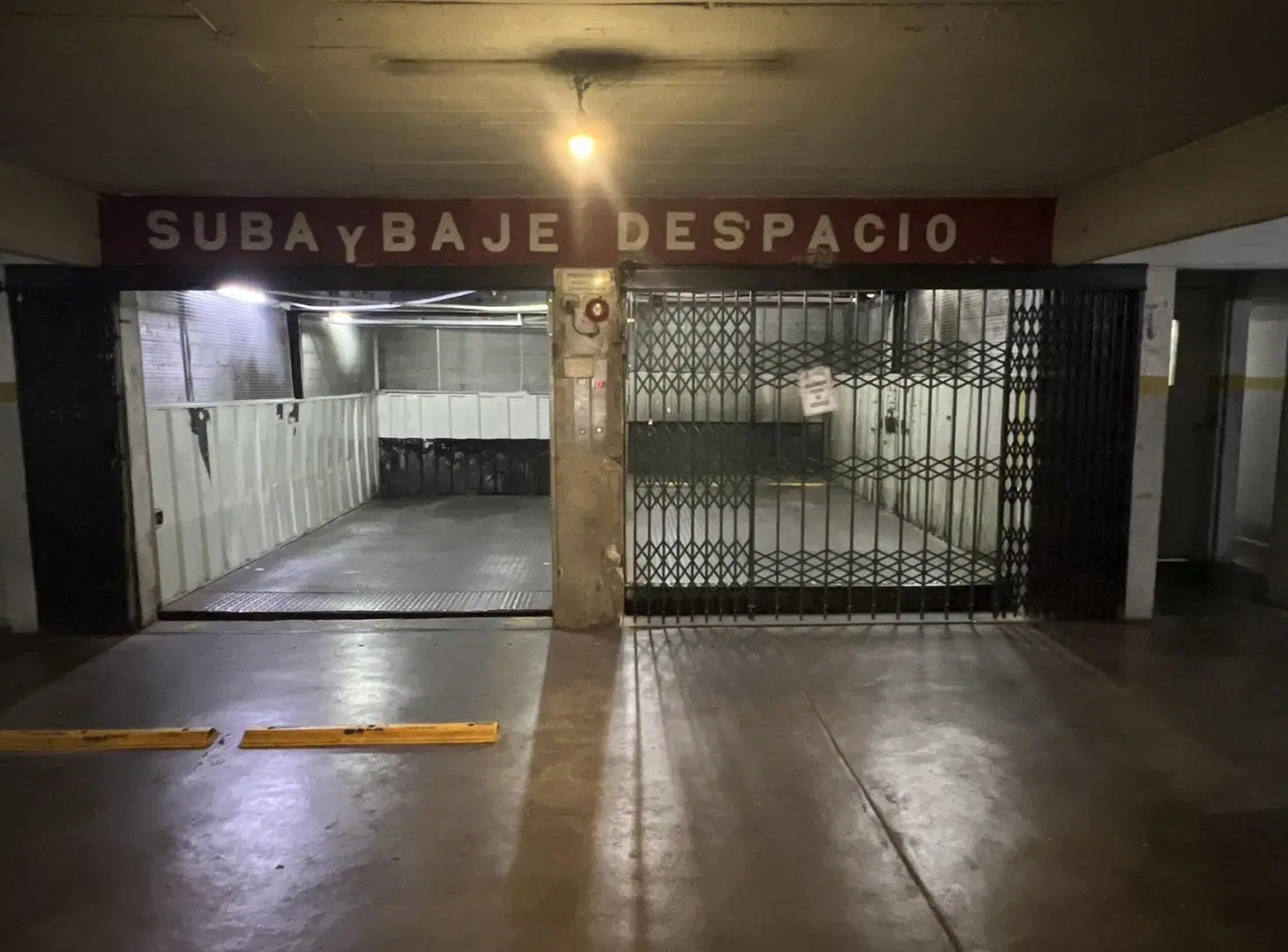 Cochera fija de 5 x 2,54 mts. - Edificio garaje - En 5to piso, acceso por ascensor 1