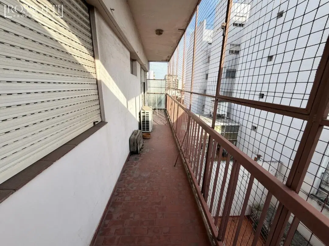 Muy buen departamento de 3 ambientes con balcon y dependencia 3