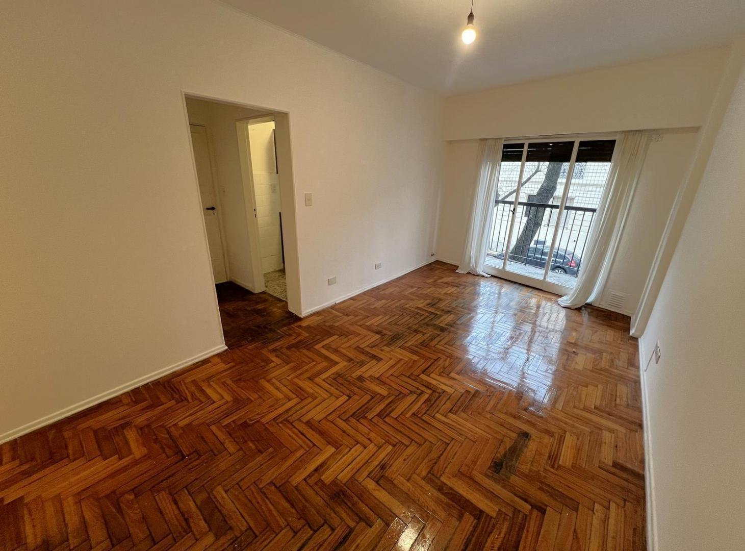 Foto de Muy buen departamento de dos ambientes c/ balcón al frente - 44m2, imagen 2