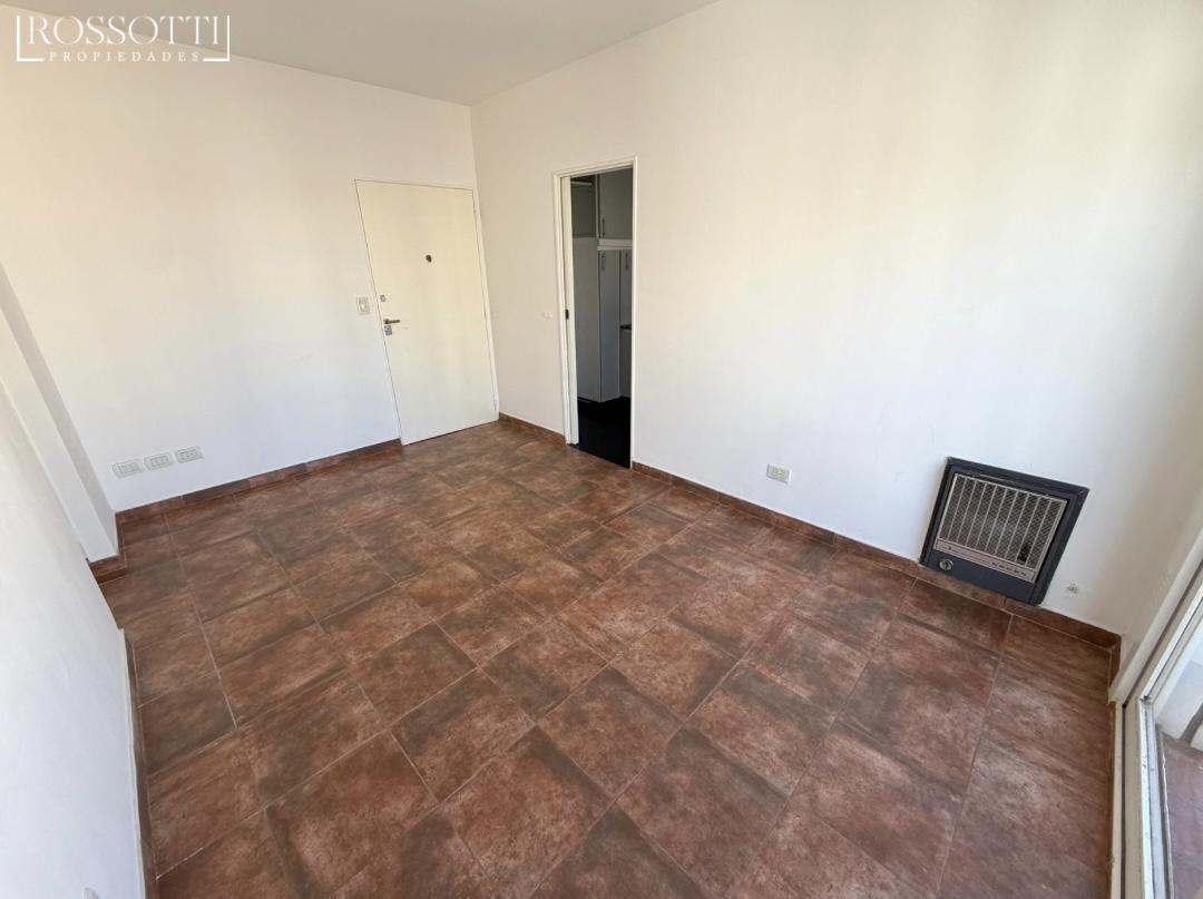 Foto de Muy buen departamento de 2 ambientes con balcon frances, imagen 1