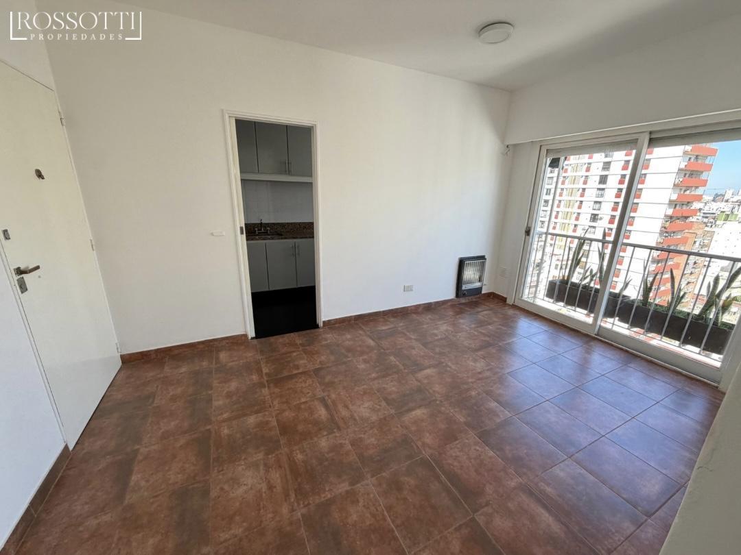 Foto de Muy buen departamento de 2 ambientes con balcon frances, imagen 3