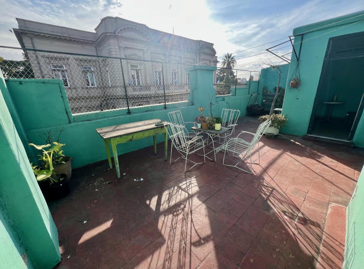 Foto de Casa de 5 ambientes con terraza y dependencia - 175 m2 total - Muy, imagen 1