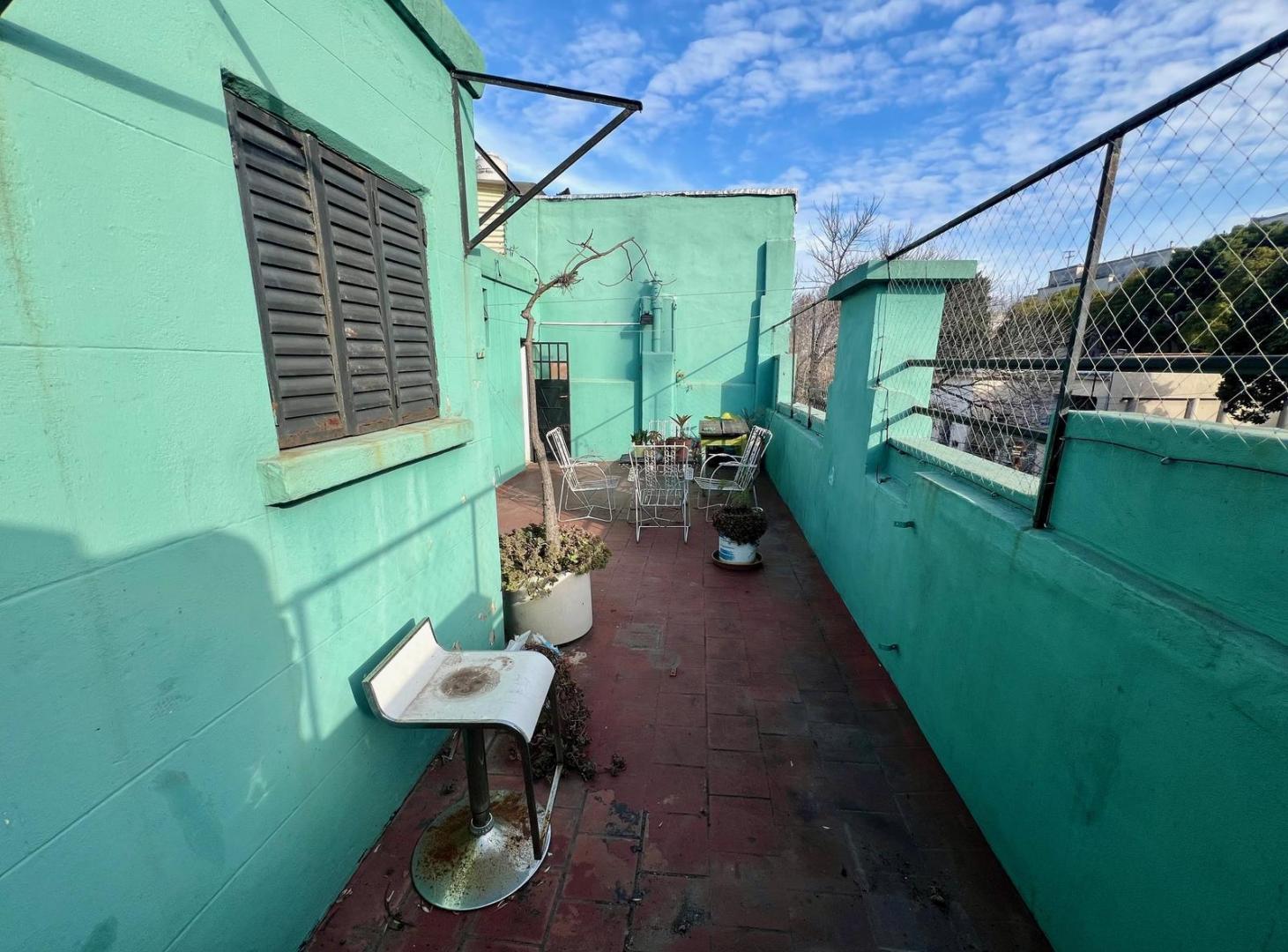 Foto de Casa de 5 ambientes con terraza y dependencia - 175 m2 total - Muy, imagen 3