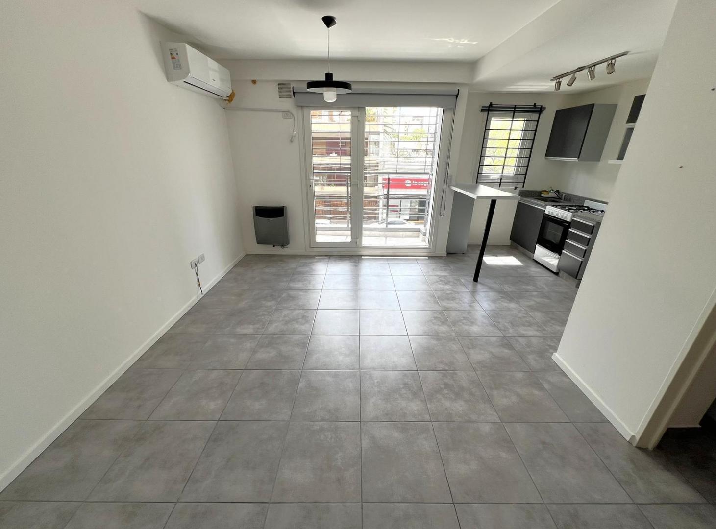 Foto de Exc. departamento de dos ambientes c/ balcón al frente - 44m2, imagen 2