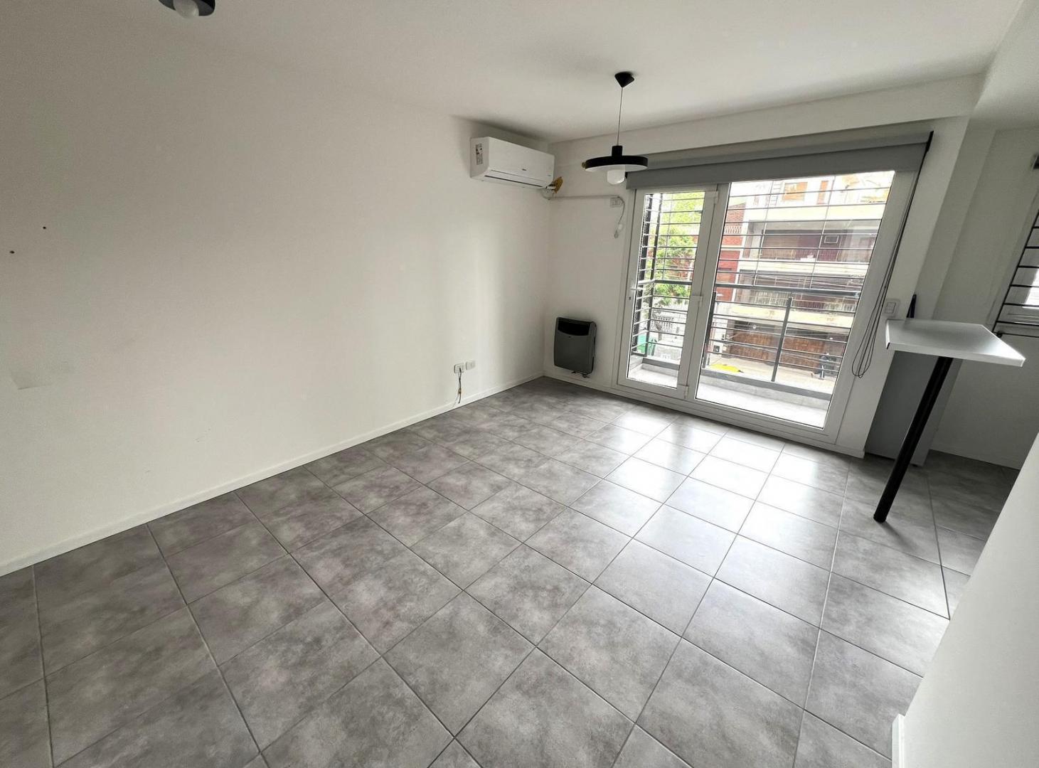 Foto de Exc. departamento de dos ambientes c/ balcón al frente - 44m2, imagen 3