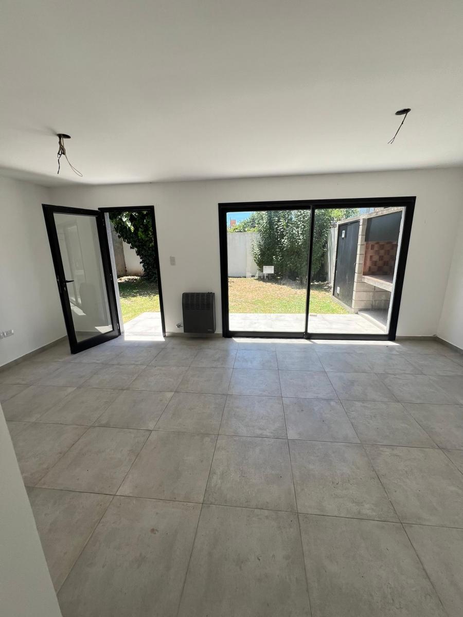 Venta Dúplex 2 Dorm. Villa Elisa 3