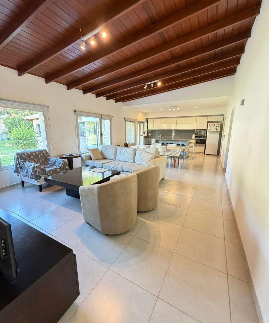 Casa en VENTA City Bell Calle 471 entre 17 y 19