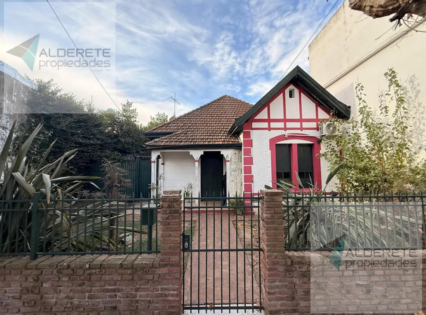 VENDE CASA CHALET INGLES GRAN JARDIN EN BERNAL 8
