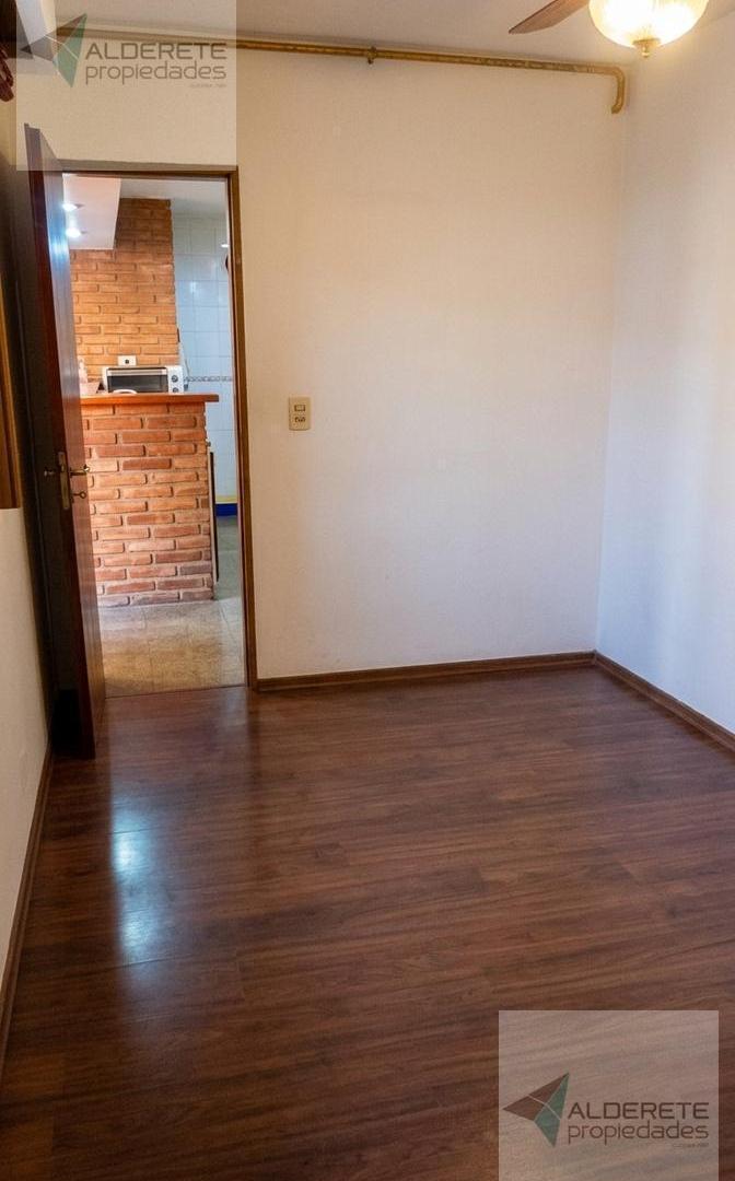 Foto de Casa 3 ambientes con cochera, terraza y jardines — Monte Castro, imagen 5