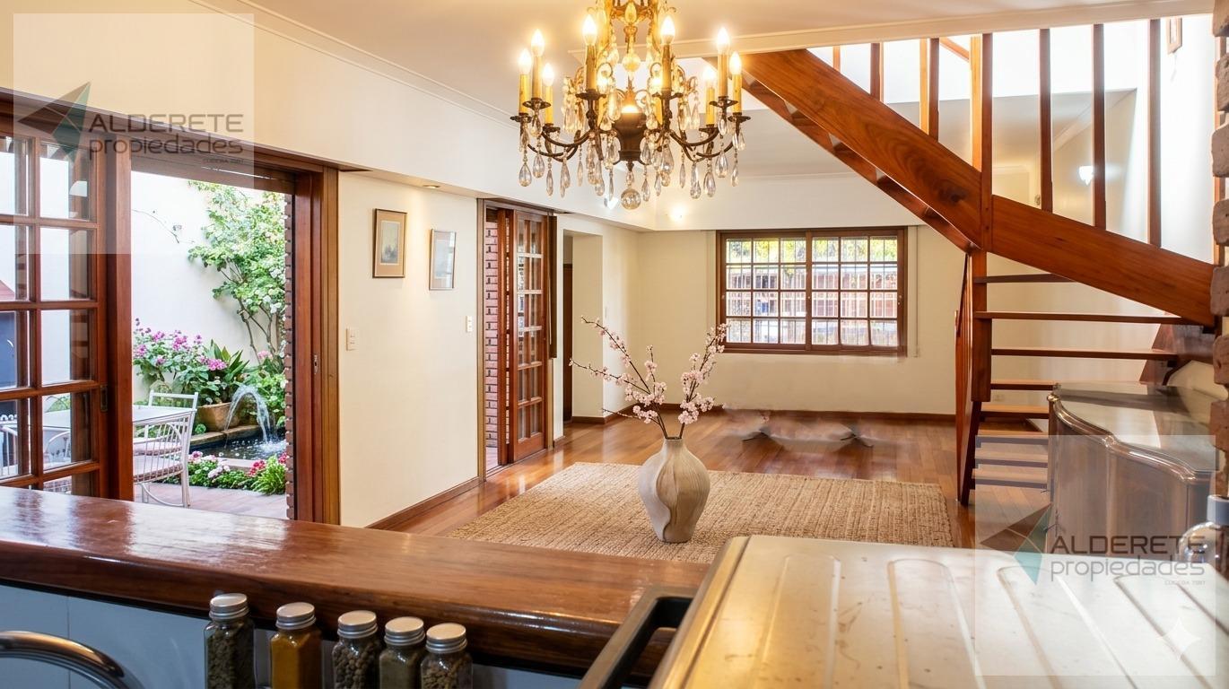 Foto de Casa 3 ambientes con cochera, terraza y jardines — Monte Castro, imagen 3
