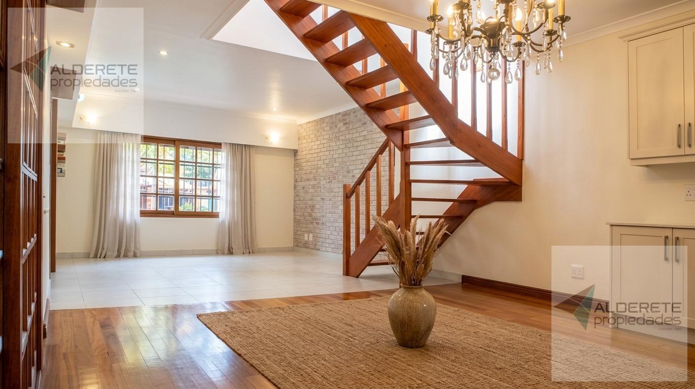 Foto de Casa 3 ambientes con cochera, terraza y jardines — Monte Castro, imagen 4