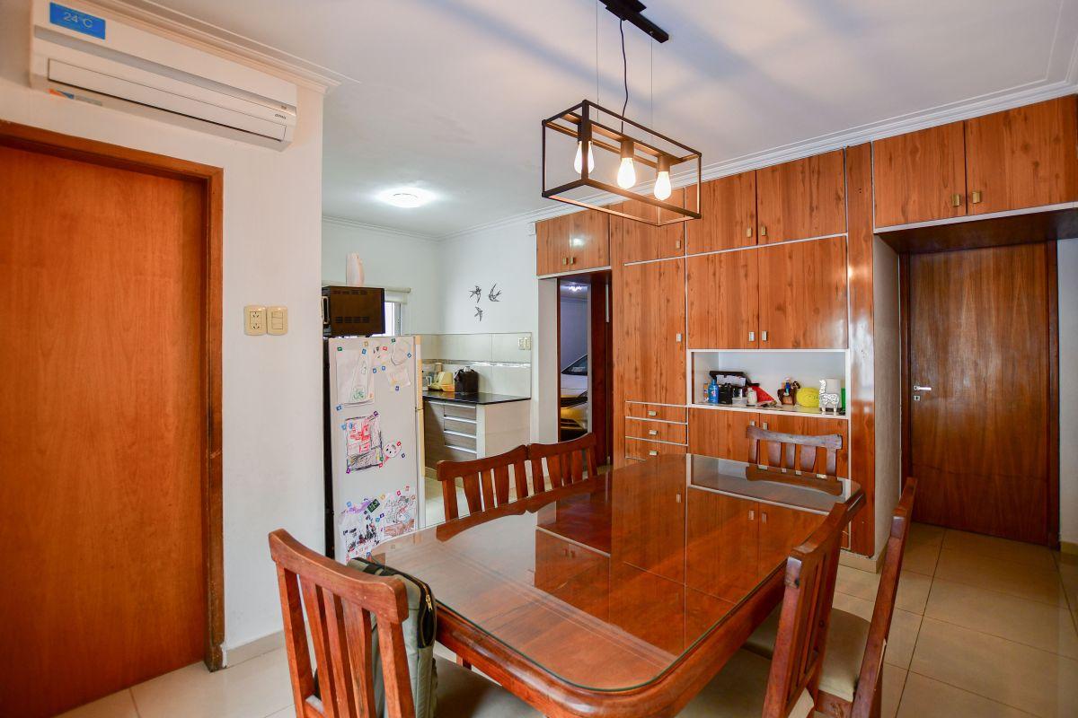 Foto de Casa en venta Tres Dormitorios, La Plata, imagen 2