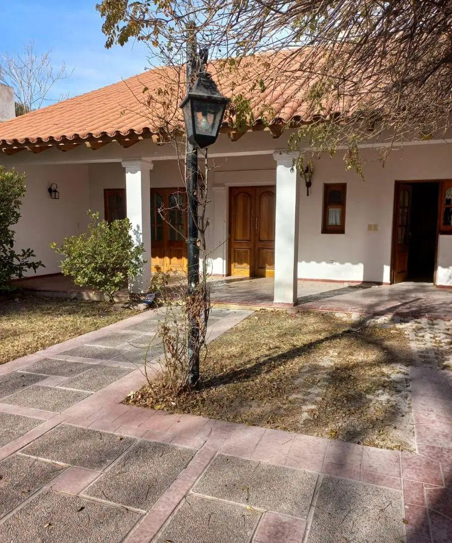Marcerou Propiedades alquila hermosa casa en Sexta Sección 2