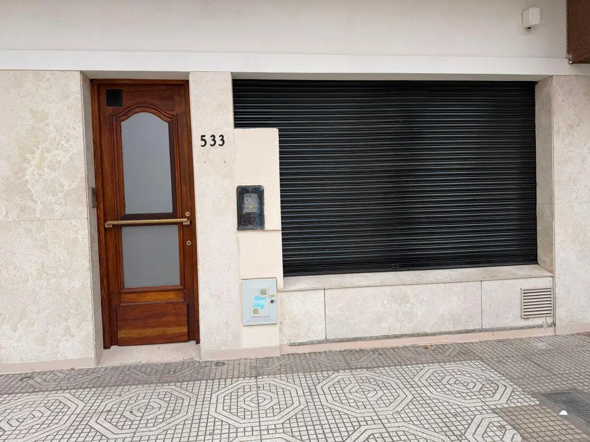 MARCEROU PROPIEDADES ALQUILA HERMOSO LOCAL COMERCIAL UBICADO SOBRE CALLE ESPEJO 4