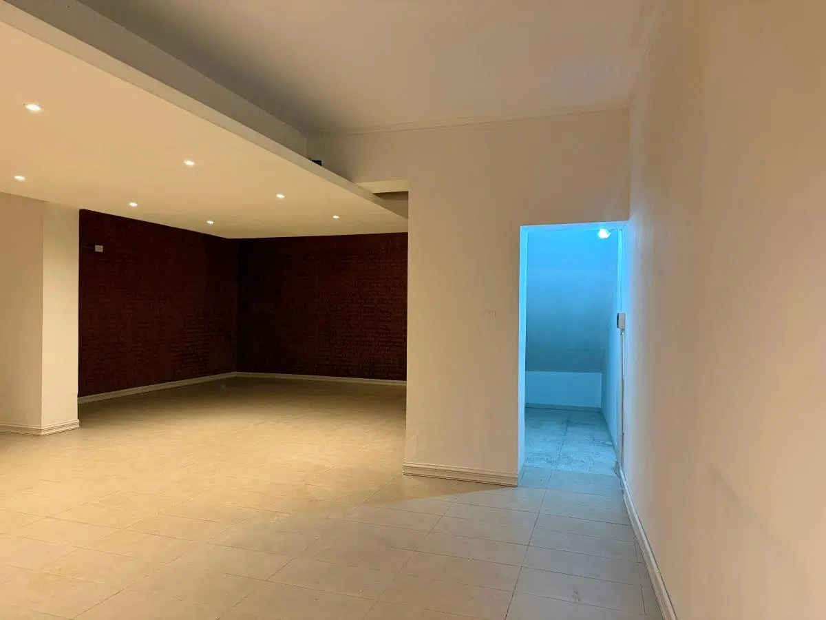 MARCEROU PROPIEDADES ALQUILA HERMOSO LOCAL COMERCIAL UBICADO SOBRE CALLE ESPEJO 8