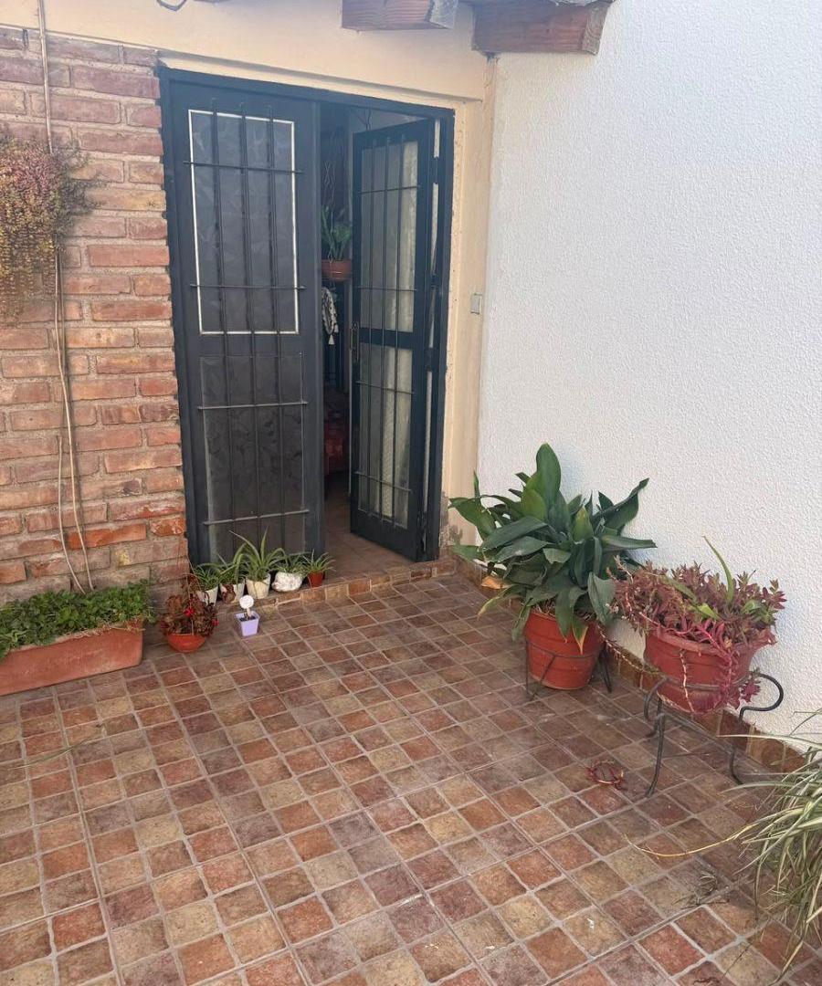 Foto de -.MARCEROU PROPIEDADES ALQUILA.- AMPLIA CASA EN LAS HERAS, imagen 3