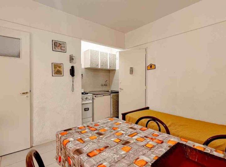 VENTA MONOAMBIENTE - ZONA GUEMES 5