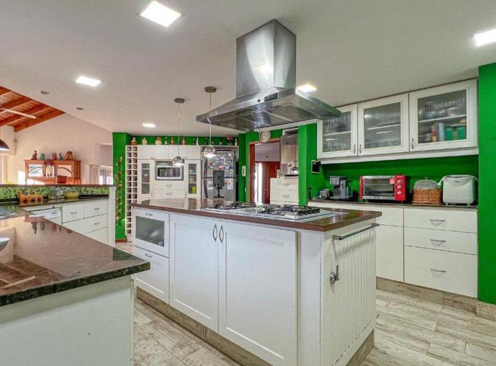 Venta Casa 5 ambientes San Carlos con parque 5