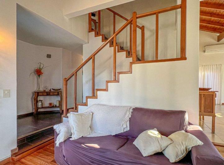 Venta Casa 5 ambientes San Carlos con parque 3